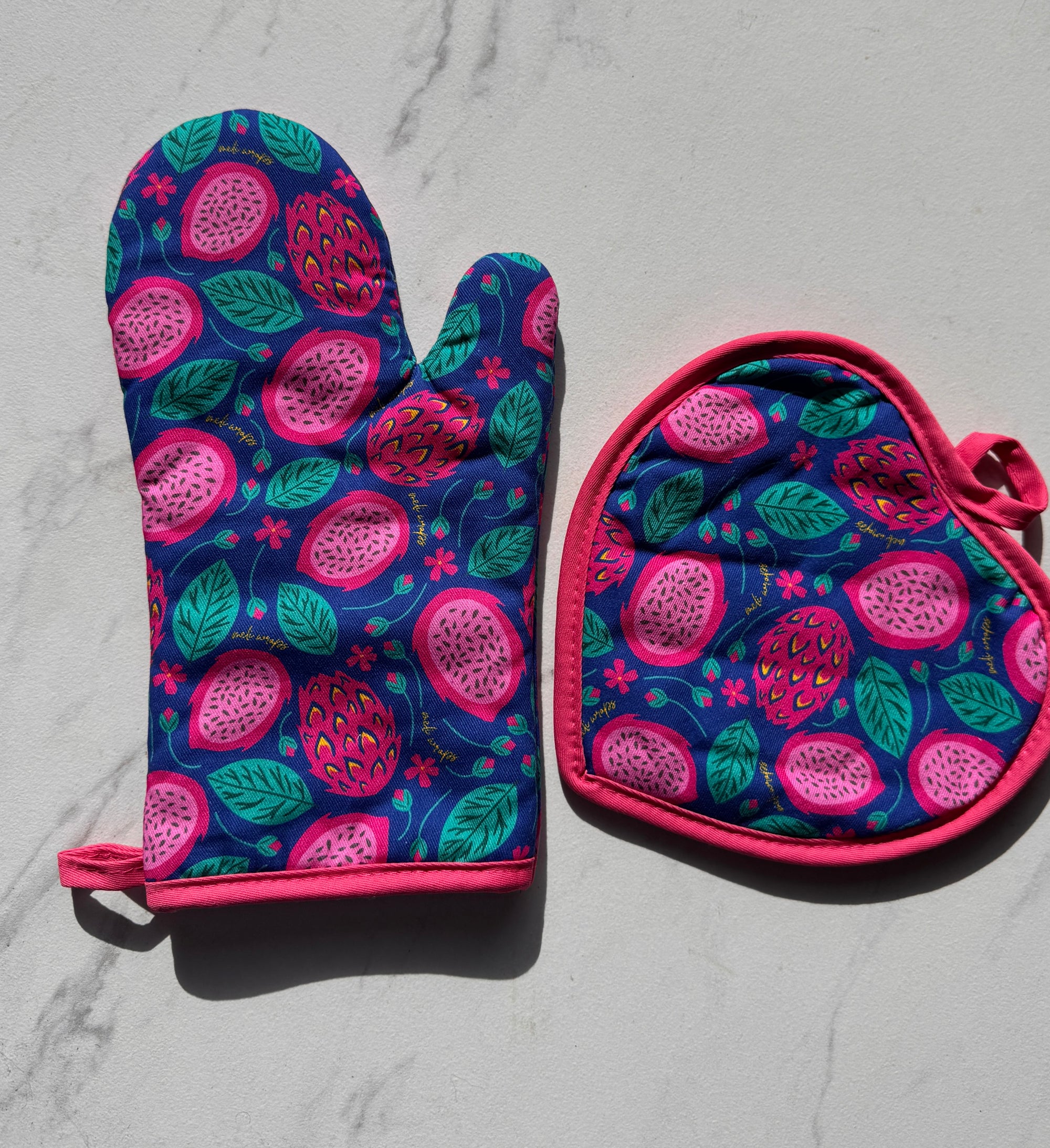 Pot Holder + Oven Mitt Set Dragonfruit Print