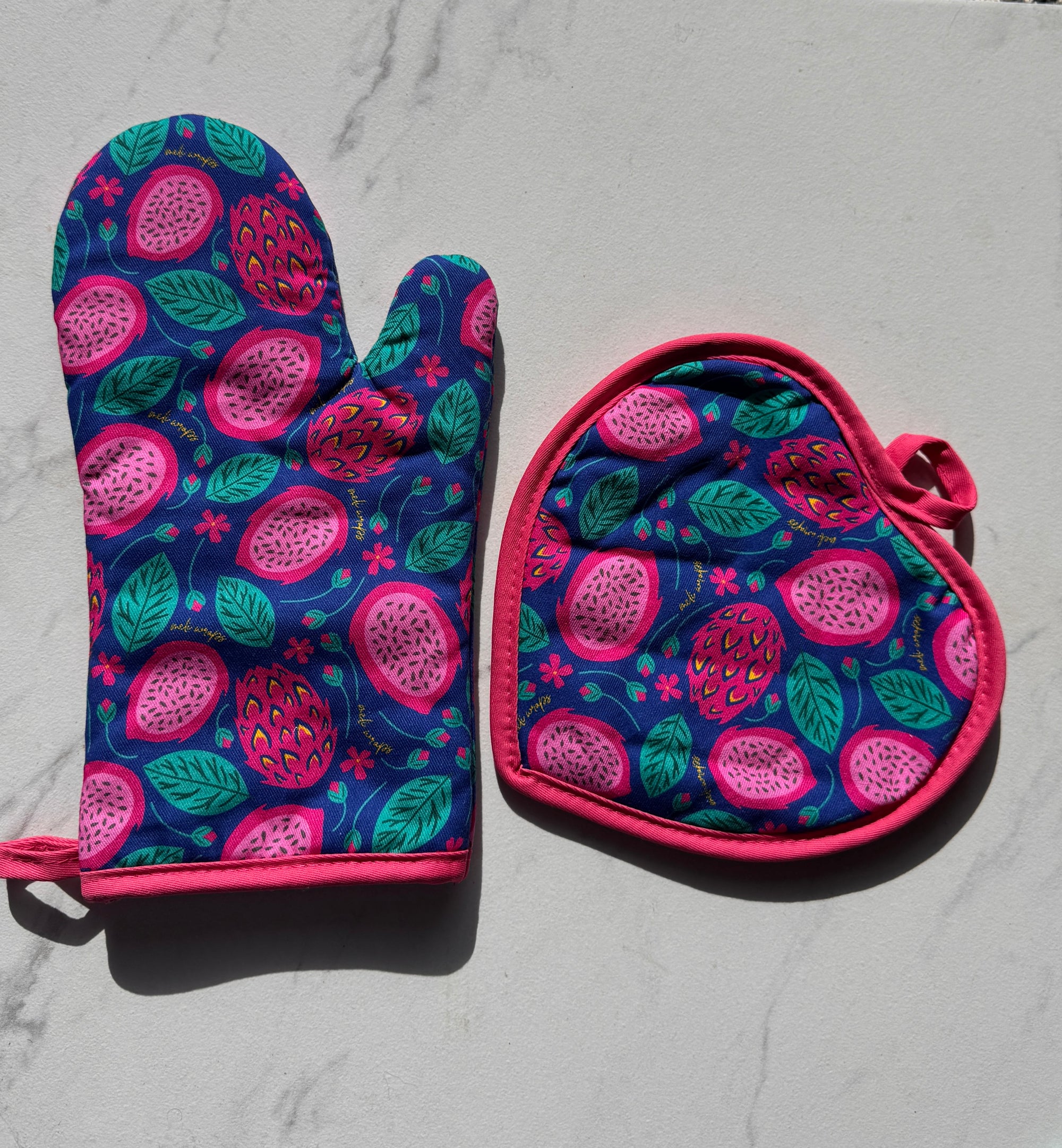 Pot Holder + Oven Mitt Set Dragonfruit Print